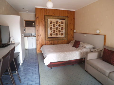 Yarragon Motel - Accommodation Cooktown 0