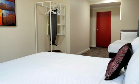 28 Hotel - Accommodation Cooktown 0