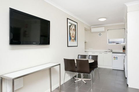 Forrest Hotel & Apartments - Accommodation Cooktown 2