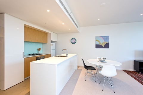 Astra Apartments MacQuarie Park - Accommodation Cooktown 2