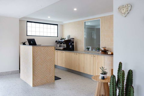 Hotel Hacienda - Accommodation Cooktown 1