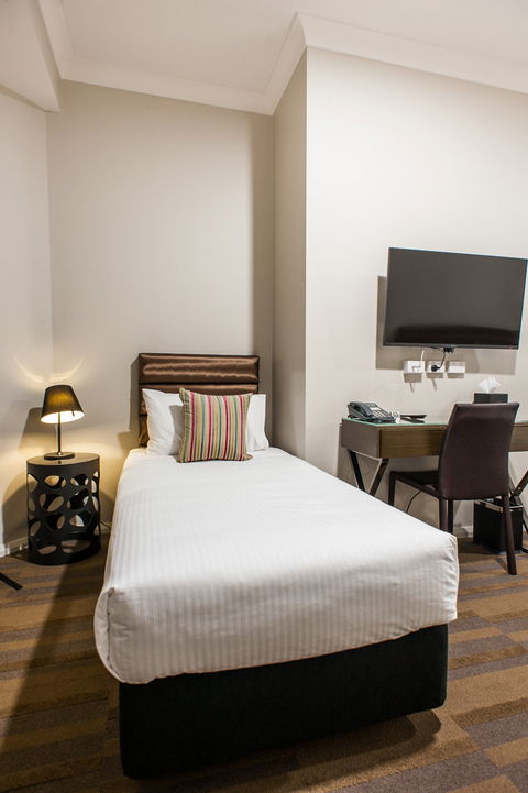 57 Hotel - Accommodation Cooktown 1