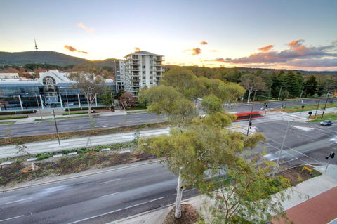 IQ Smart Apartments 704 Braddon ACT - Accommodation Cooktown 6