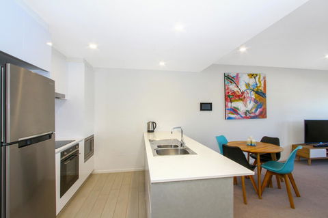 IQ Smart Apartments 704 Braddon ACT - Accommodation Cooktown 4