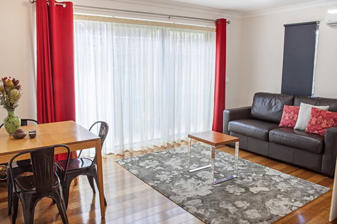 One Of A Kind Apartments - Accommodation Cooktown 7