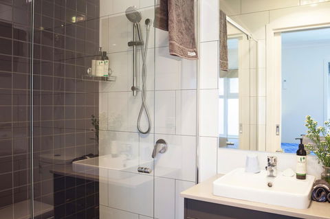 One Of A Kind Apartments - Accommodation Cooktown 14