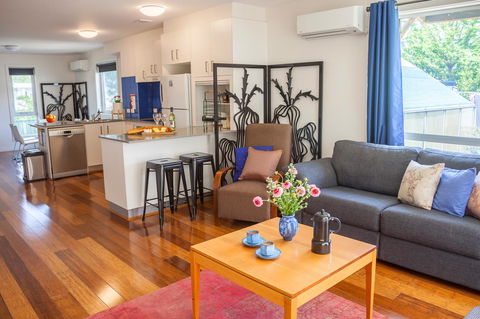 One Of A Kind Apartments - Accommodation Cooktown 31