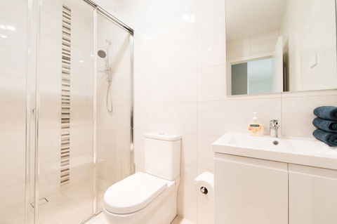 3BR Townhouse Double Garage Walk To Lake Ginninderra - Accommodation Cooktown 5