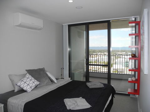3BR Executive Apartment With Lake And Mountain Views - Accommodation Cooktown 2