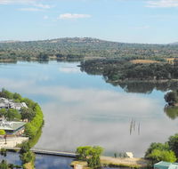 3BR Executive Apartment with Lake and Mountain views - Accommodation Cooktown