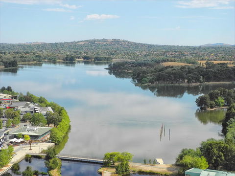 3BR Executive Apartment With Lake And Mountain Views - Accommodation Cooktown 0