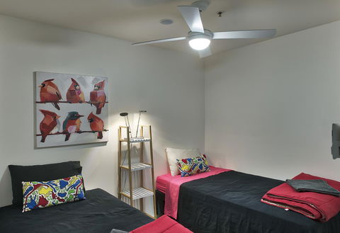 3BR Executive Apartment With Lake And Mountain Views - Accommodation Cooktown 4