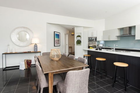 Mollymook Beachfront Penthouse 9 - Accommodation Cooktown 5