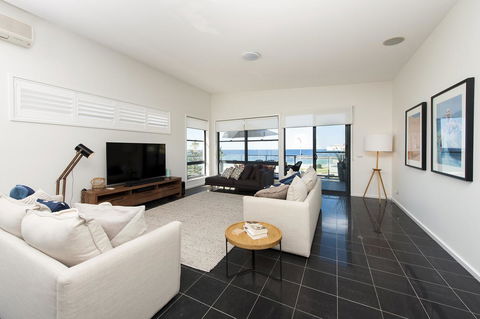 Mollymook Beachfront Penthouse 9 - Accommodation Cooktown 1
