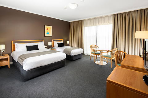 The Woden Hotel - Accommodation Cooktown 0