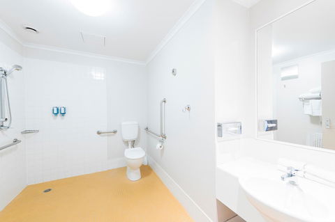 The Woden Hotel - Accommodation Cooktown 6