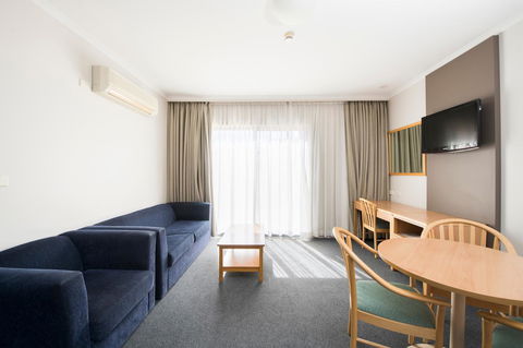 The Woden Hotel - Accommodation Cooktown 15