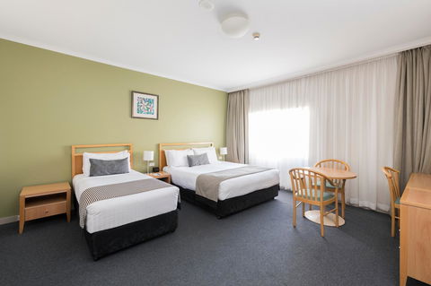 The Woden Hotel - Accommodation Cooktown 5
