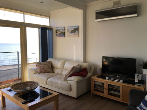 Crystal Blue Apartment - Accommodation Cooktown 34