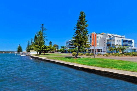 Lakeside Waterfront Apartment The Entrance - Accommodation Cooktown 39
