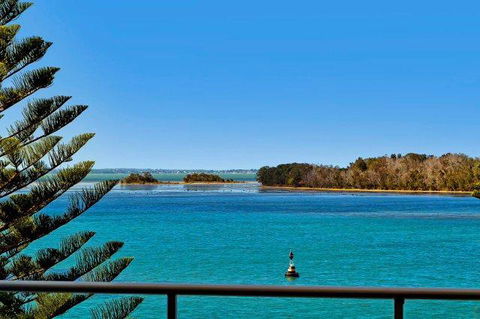 Lakeside Waterfront Apartment The Entrance - Accommodation Cooktown 34