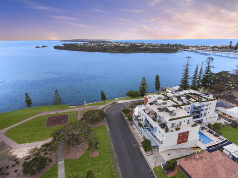 Lakeside Waterfront Apartment The Entrance - Accommodation Cooktown 17