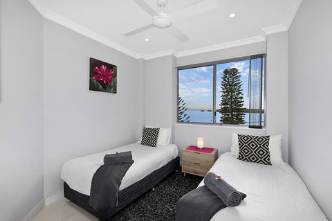 Lakeside Waterfront Apartment The Entrance - Accommodation Cooktown 9