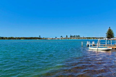 Lakeside Waterfront Apartment The Entrance - Accommodation Cooktown 35