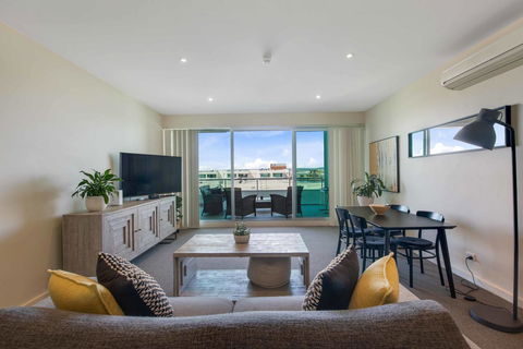 Port Adelaide Executive Waterfront Apartment - Accommodation Cooktown 21