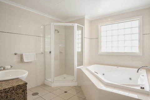 Marina Hotel - Accommodation Cooktown 2