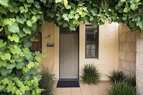 The Louise - Accommodation Cooktown 5
