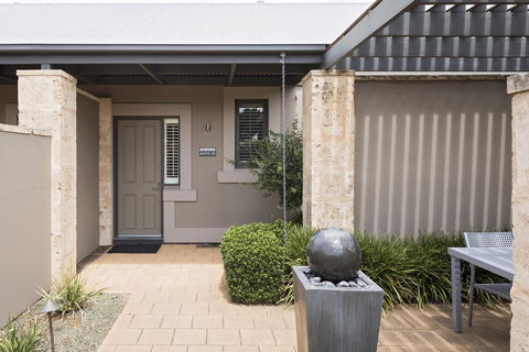 The Louise - Accommodation Cooktown 15