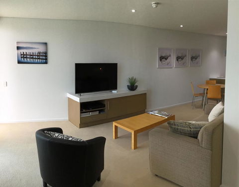 Wallaroo Marina Waterfront Luxe Apartment - Accommodation Cooktown 6