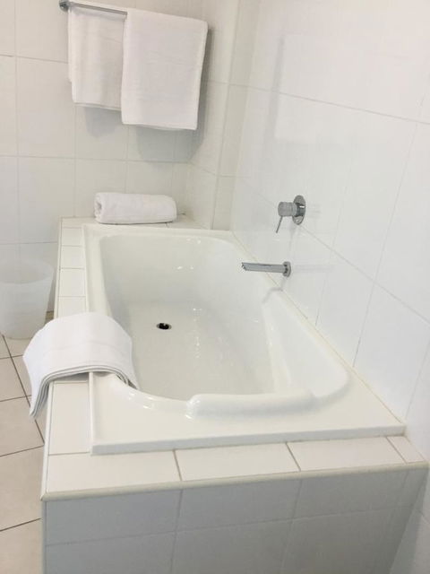 Wallaroo Marina Waterfront Luxe Apartment - Accommodation Cooktown 20