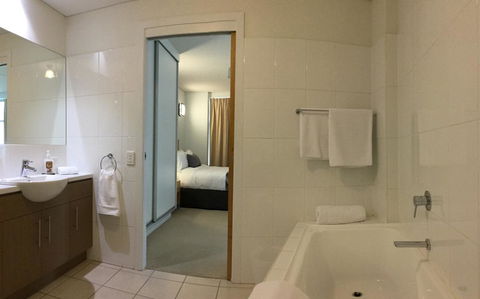 Wallaroo Marina Waterfront Luxe Apartment - Accommodation Cooktown 16