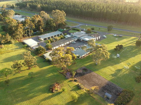 William Macintosh Motor Lodge - Accommodation Cooktown 0