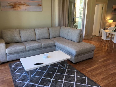Beachside Luxury Apartments One & Two Bedroom In Beachfront Oaks Pier Building - Accommodation Cooktown 20