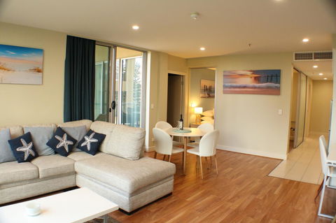 Beachside Luxury Apartments One & Two Bedroom In Beachfront Oaks Pier Building - Accommodation Cooktown 4