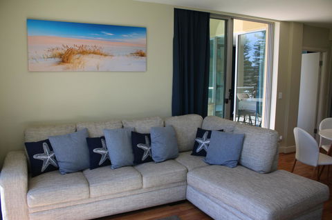 Beachside Luxury Apartments One & Two Bedroom In Beachfront Oaks Pier Building - Accommodation Cooktown 11