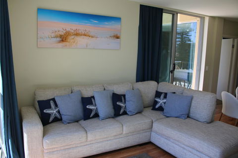 Beachside Luxury Apartments One & Two Bedroom In Beachfront Oaks Pier Building - Accommodation Cooktown 14