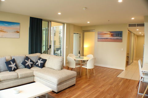 Beachside Luxury Apartments One & Two Bedroom In Beachfront Oaks Pier Building - Accommodation Cooktown 5