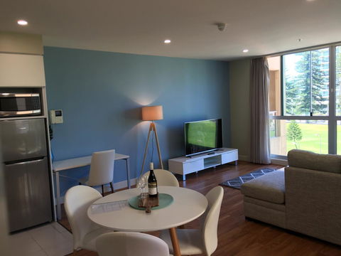 Beachside Luxury Apartments One & Two Bedroom In Beachfront Oaks Pier Building - Accommodation Cooktown 19