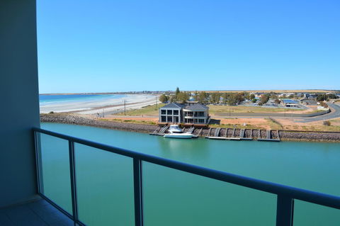 Wallaroo Marina Luxury Apartment - Accommodation Cooktown 6