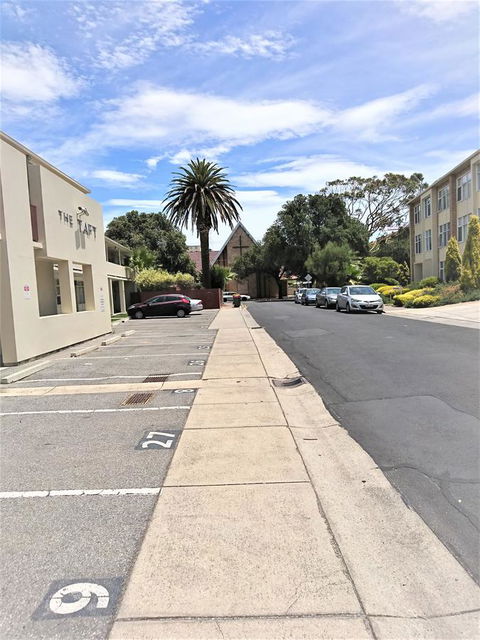 Hi 5 Glenelg Studio Apartment - Accommodation Cooktown 16