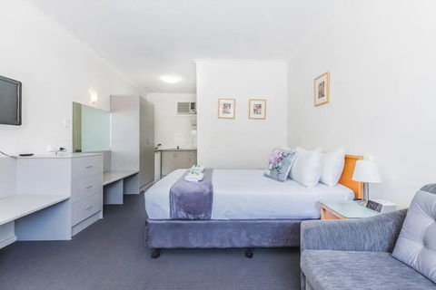 Hi 5 Glenelg Studio Apartment - Accommodation Cooktown 2