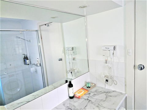 Hi 5 Glenelg Studio Apartment - Accommodation Cooktown 6