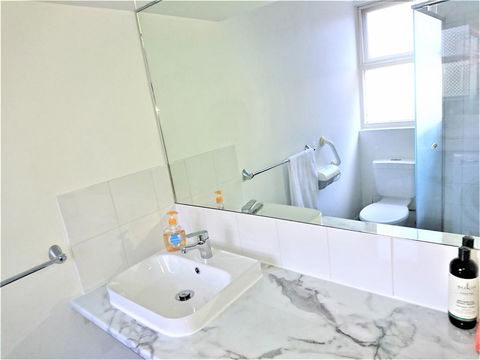 Hi 5 Glenelg Studio Apartment - Accommodation Cooktown 9