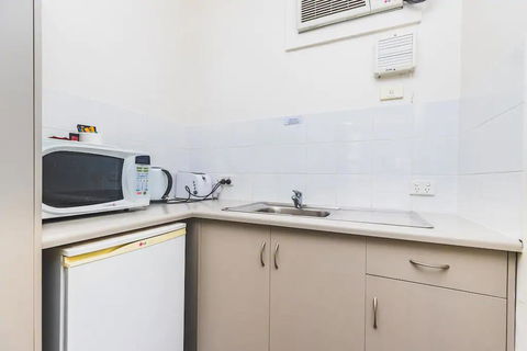Hi 5 Glenelg Studio Apartment - Accommodation Cooktown 7