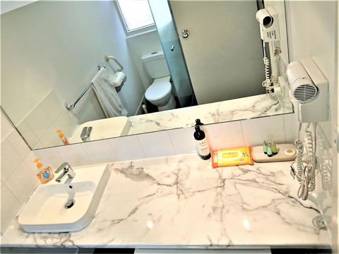 Hi 5 Glenelg Studio Apartment - Accommodation Cooktown 5