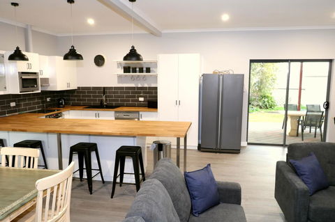The Purple Door On Seaview - Accommodation Cooktown 4